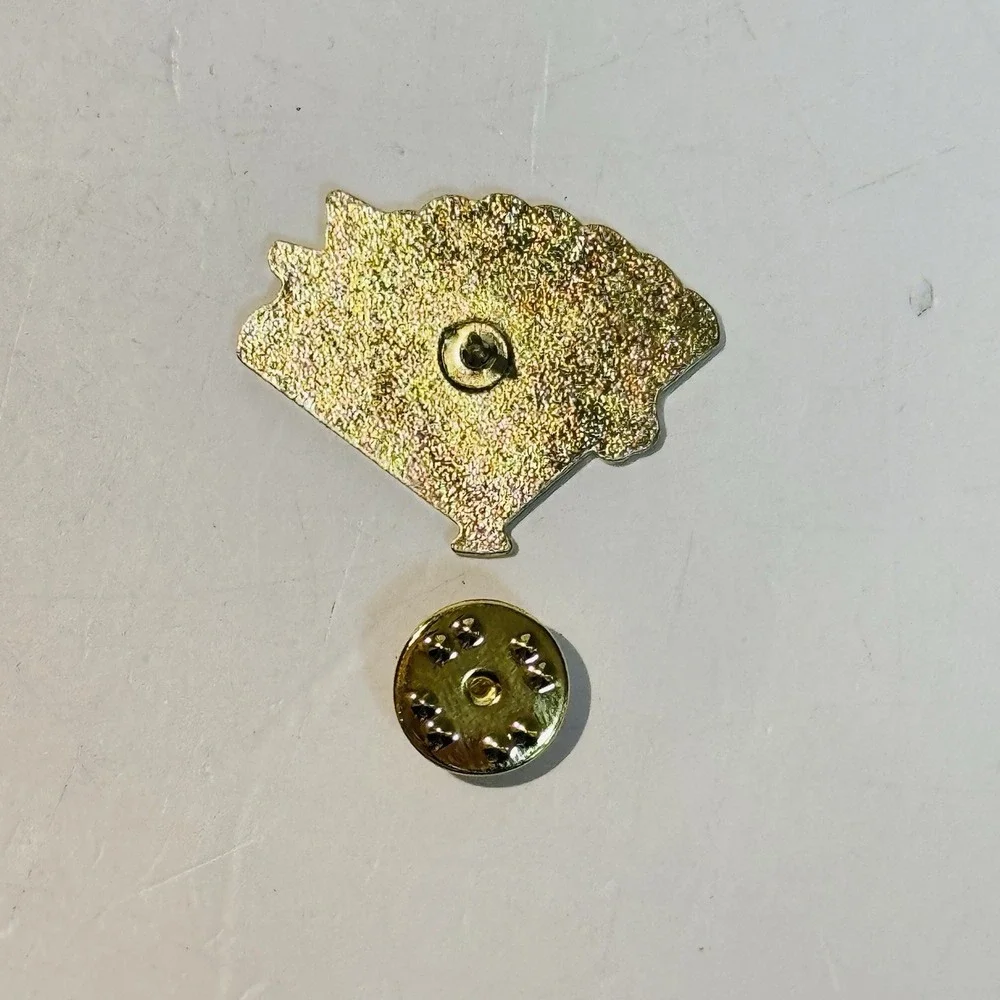 Vintage Oriental Enamel Pinback Lapel Button Pin‎ Fan Crane Gold Tone